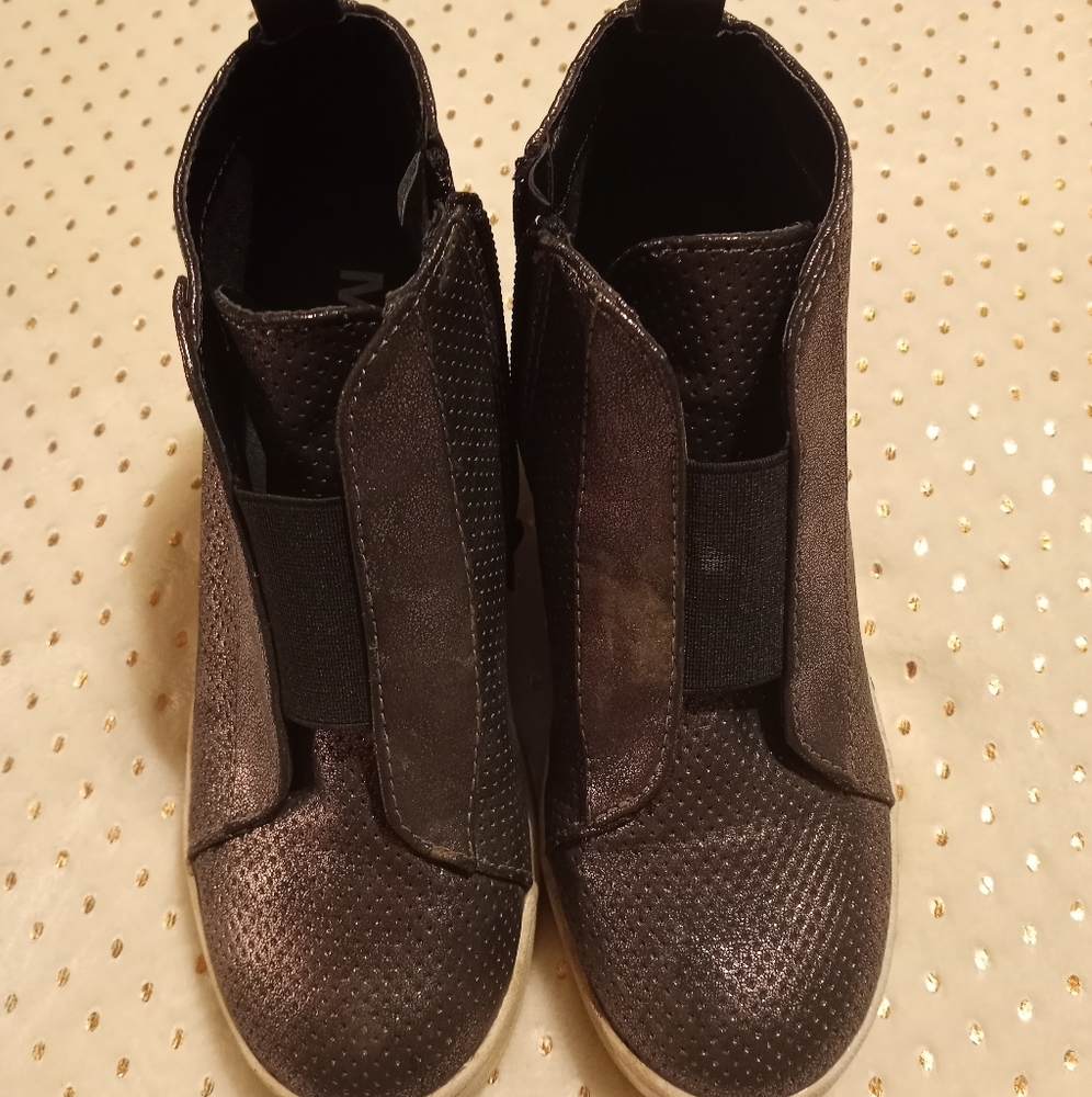 Girls shoe